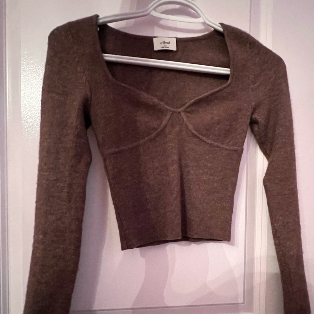 Aritzia Top — WORN ONCE — GREAT CONDITION